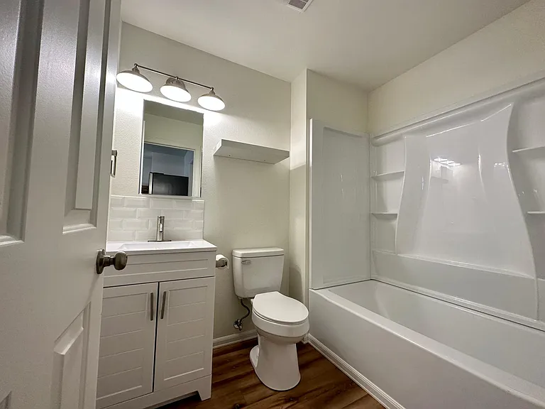 712 NE 2nd Ave — Photo 7