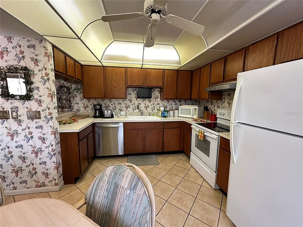 1 bed, 1.0 bath, 829 sqft, $1,895 — Photo 2