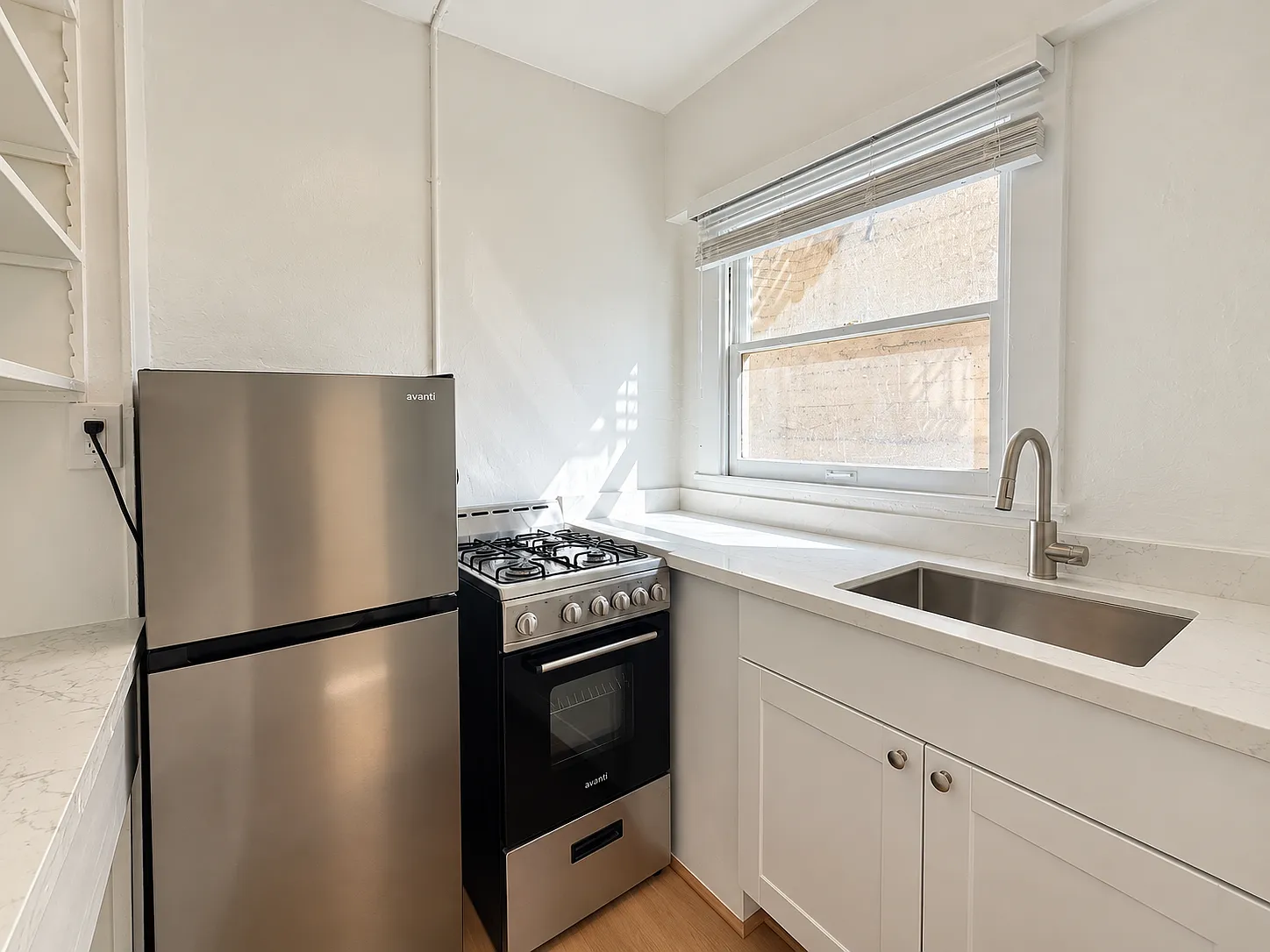 Fully Renovated Studio with New Appliances | Elevator | Pet Friendly — Photo 2