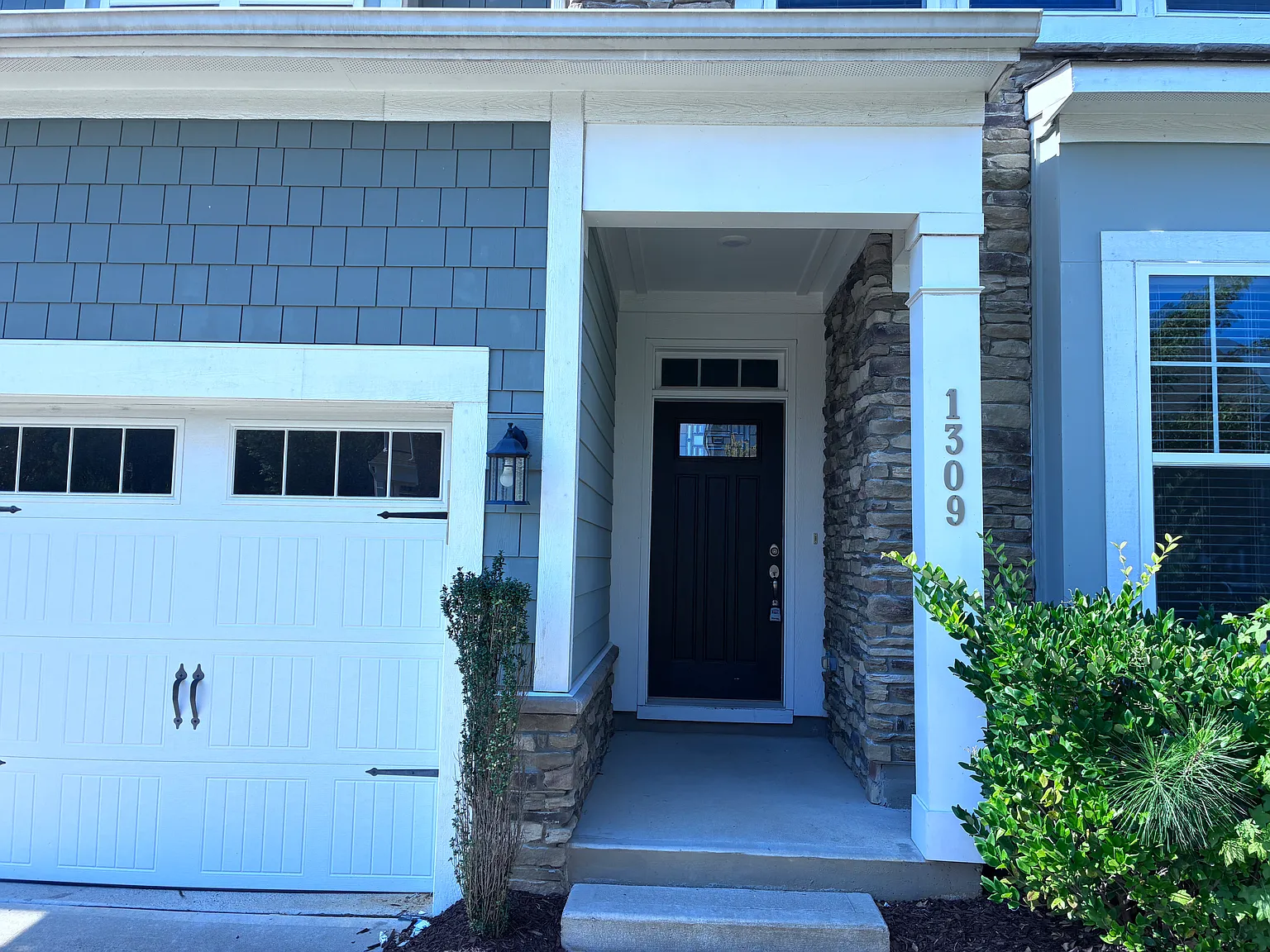 4 bed, 2428 sqft, $2,595 — Photo 2