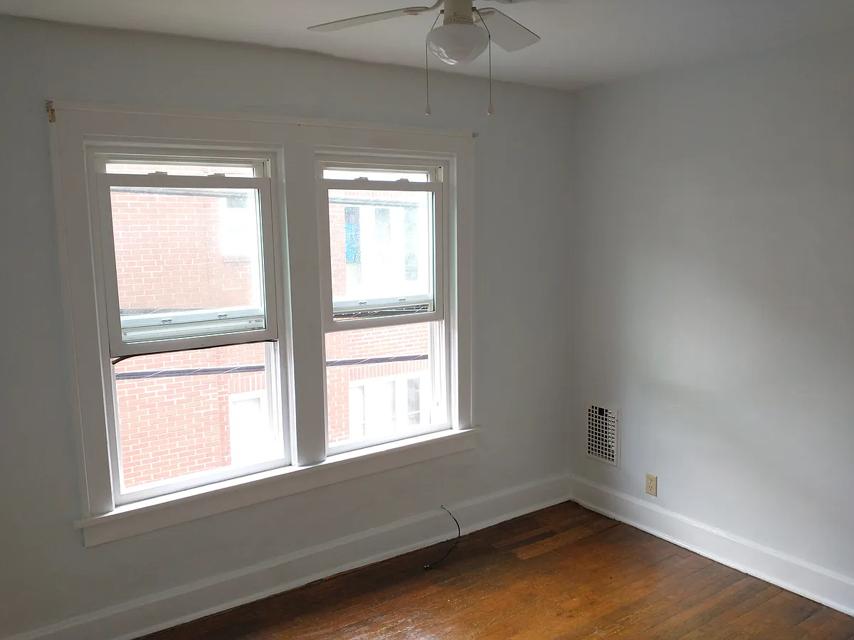 Building Photo - 412 E Lane Ave