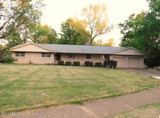 1305 W Freeman St, Carbondale, IL 62901