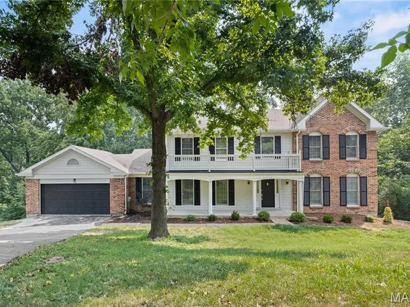 2700 Autumn Run Ct, Chesterfield, MO 63005
