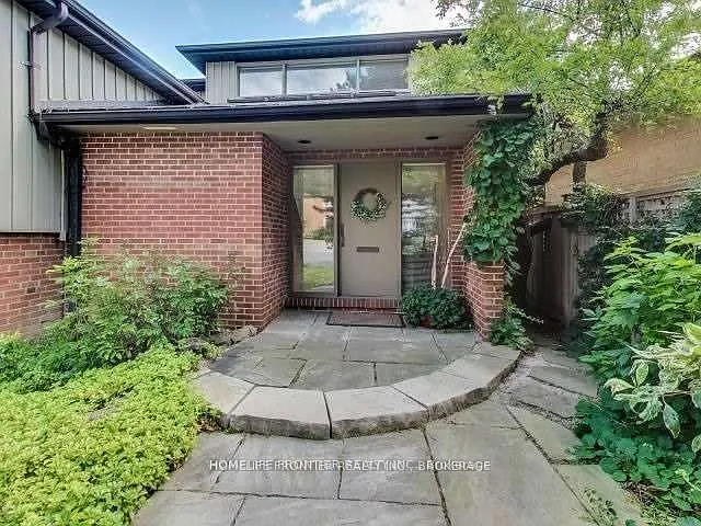 201 Lord Seaton Rd — Photo 3