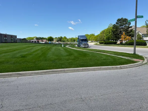 2951 Village Green Ct, Aurora, IL 60504