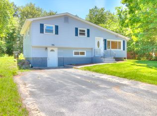 8 Barn Rd, Ledyard, CT 06339