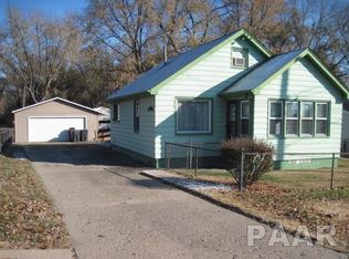 1600 Charlotte St, Pekin, IL 61554