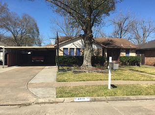 2815 Pineswept Dr, Pasadena, TX 77503