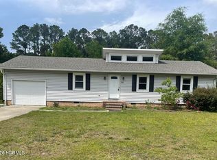 235 Sand Ridge Rd, Hubert, NC 28539