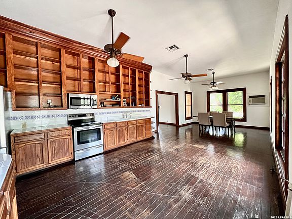 4th image of 1096 Avenue A