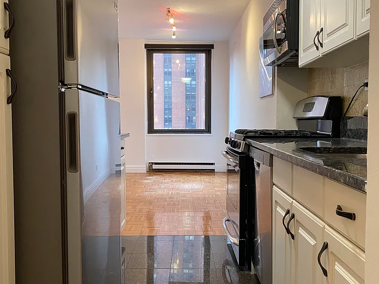 1641 3rd Ave #9H — Photo 6