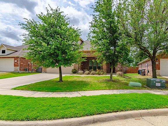 3rd image of 2304 Aurora Dr