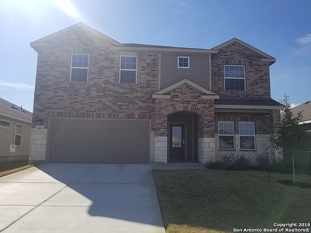 4 bed, 2.5 bath, 2764 sqft, $2,200 — Photo 2