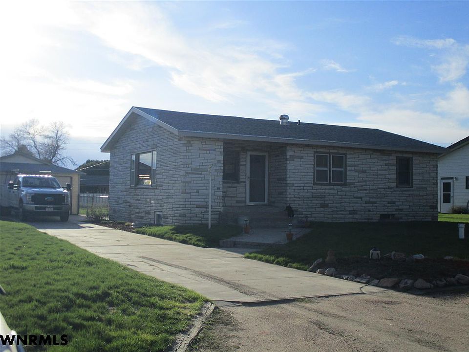 1st image of 40078 Linden Dr
