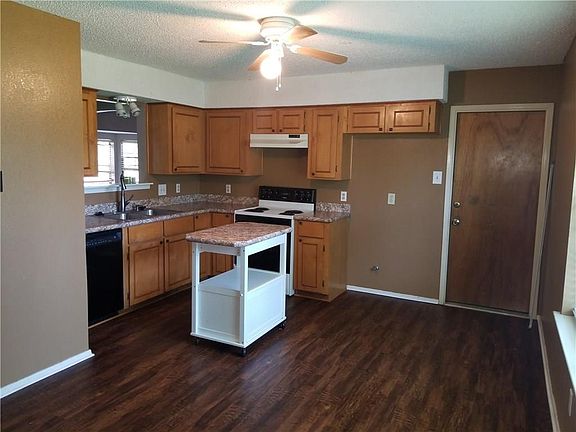 2nd image of 211 W Merritt Ave