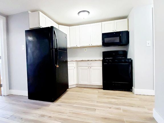3rd image of 67 Jewett Ave #1D