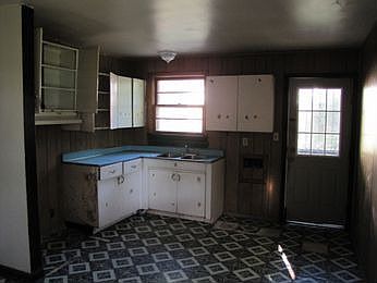 2nd image of 2911 White St