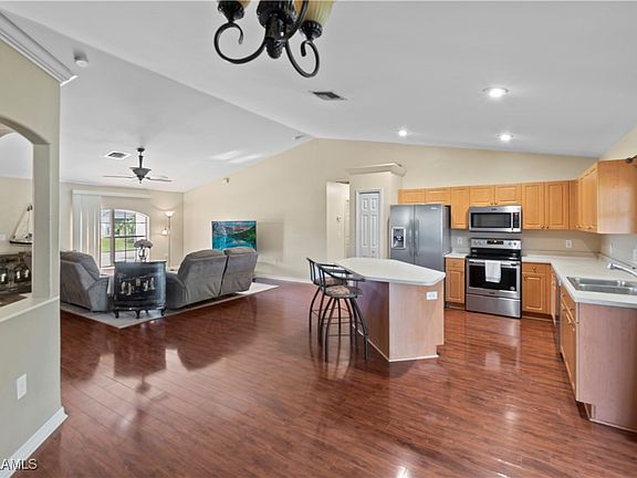 5th image of 2901 NE 6th Pl