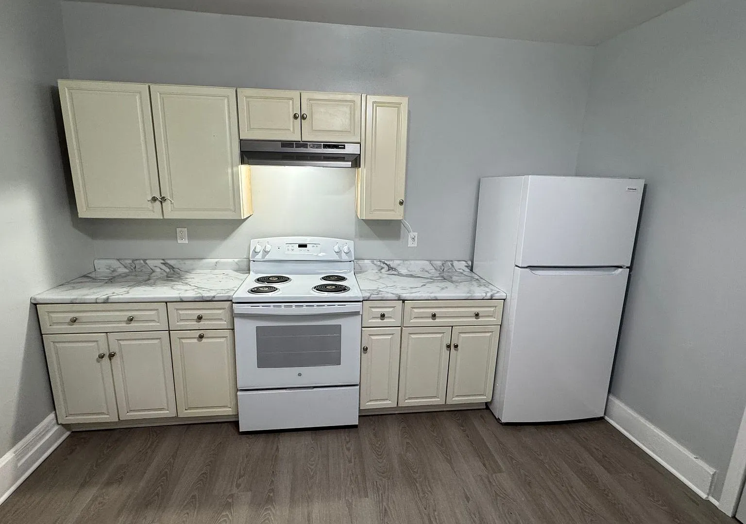219 w 15th Large 3 Bedroom House - Central Davenport — Photo 2