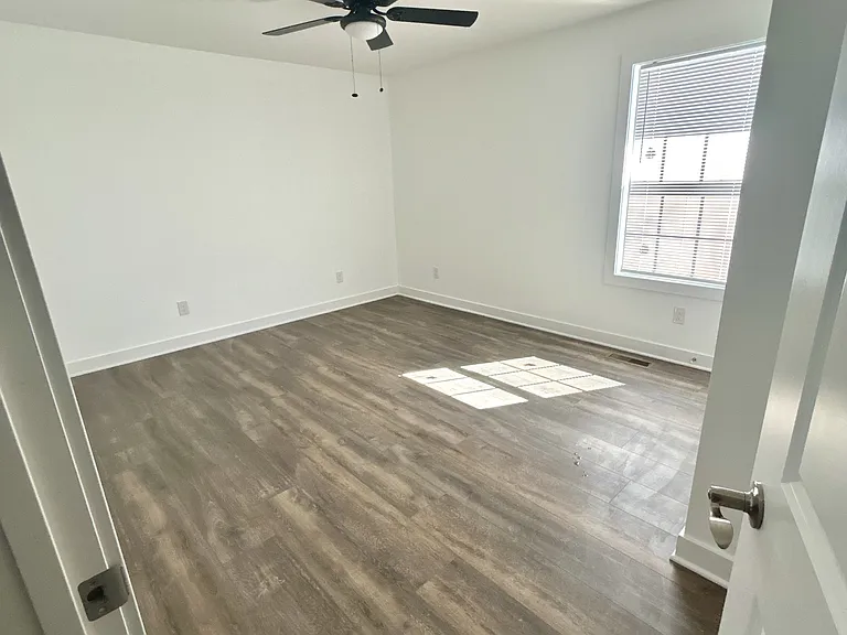 703 E Mount Vernon St #F — Photo 18