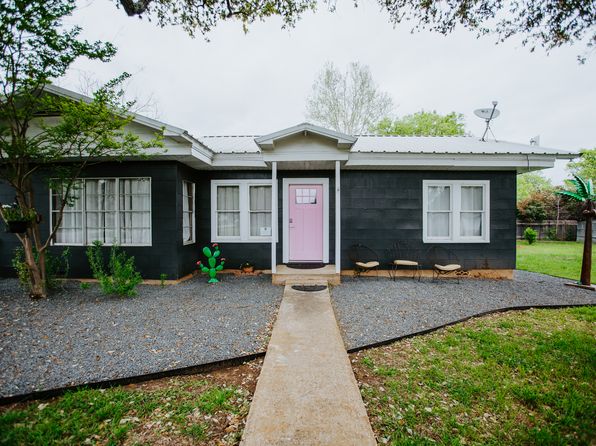 604 W Pecan St