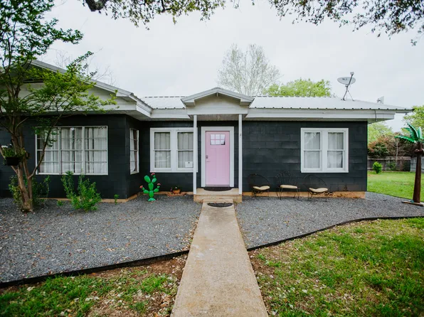 604 W Pecan St, Johnson City, TX 78636