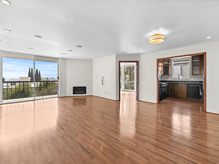 8530 Holloway Dr #306 — Photo 1
