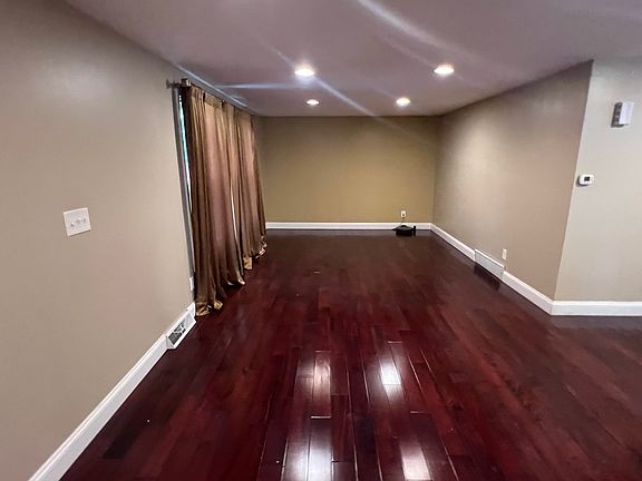 3rd image of 182 Palmdale Dr