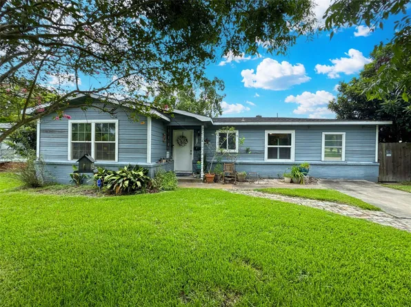 206 Cedar Dr, Hitchcock, TX 77563