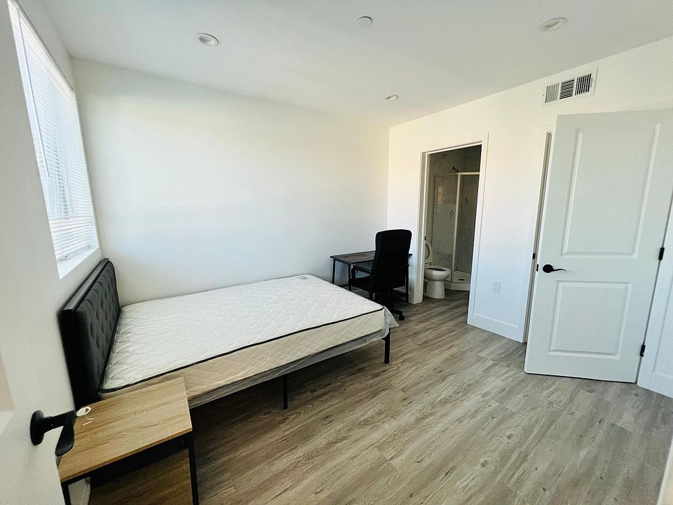 1st image of 1639 W 36th Pl #3