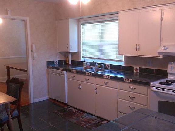 4th image of 219 W Nelson Ave
