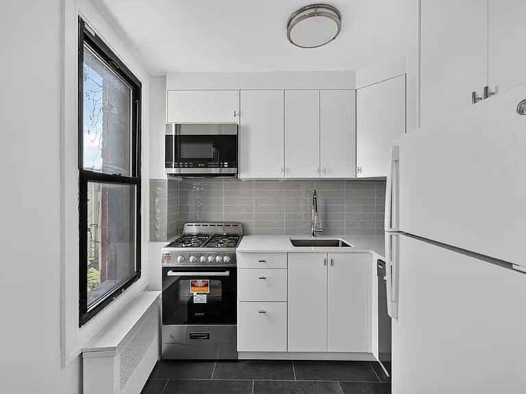 351 Smith St #3 — Photo 3