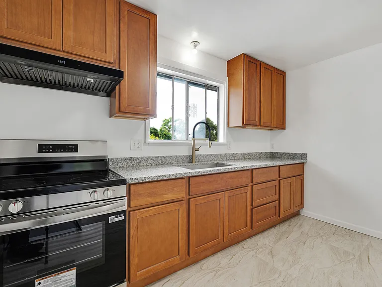 1364 C St #3 — Photo 12