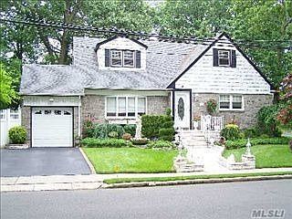 5th image of 8 Riveria Ct