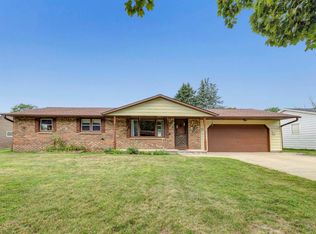 529 Lorraine Ln, Green Bay, WI 54311