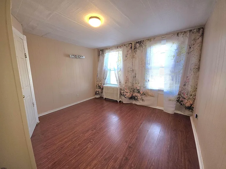 604 N Indiana Ave — Photo 23
