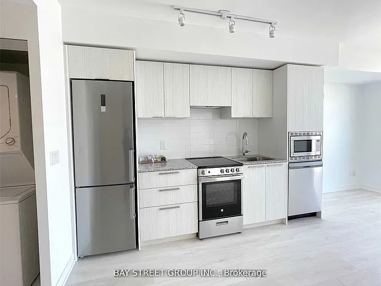 501 Yonge St #2203 — Photo 4