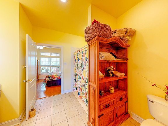 3rd image of 600 Magnolia Cir