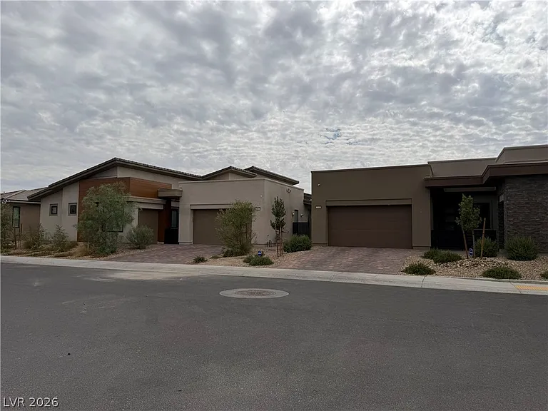 5040 Terramont Dr — Photo 1