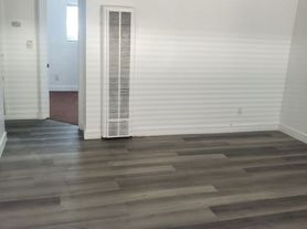 Onsite Manager, Onsite Laundry, Close To Packing District