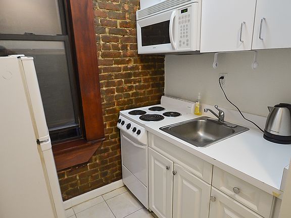 4th image of 220 E 52nd St APT 1D