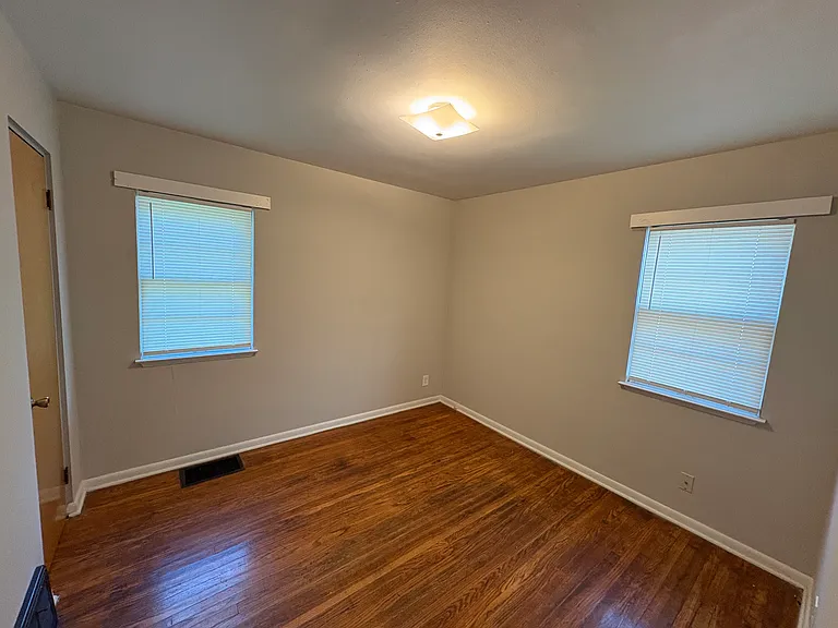 2806 Harmont Ave NE — Photo 7