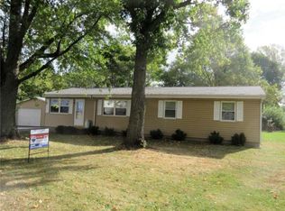 5 Lincoln Ct, Cerro Gordo, IL 61818