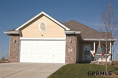 1st image of 9506 Honey Locust Cres