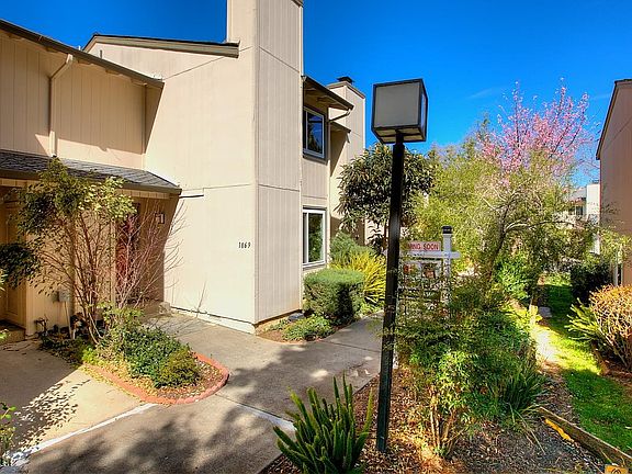 3rd image of 1069 Regency Knoll Dr