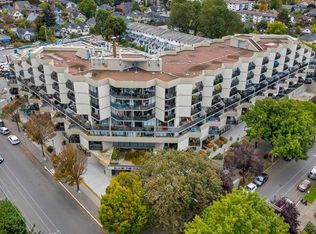 425 Simcoe St, Victoria, BC V8V 4T3