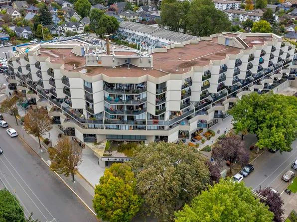 425 Simcoe St, Victoria, BC V8V 4T3