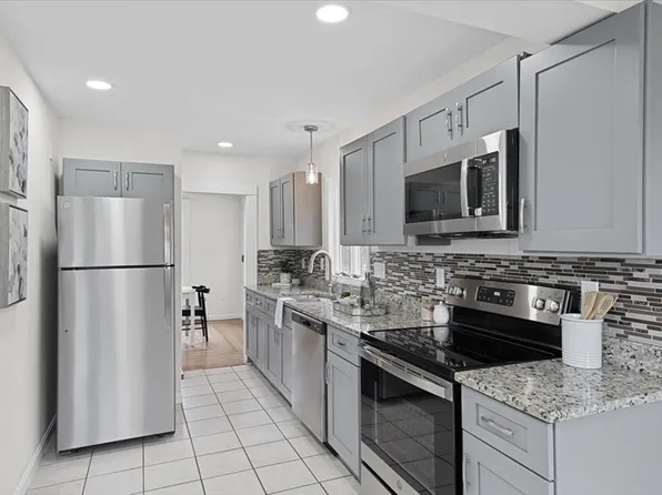 34 Arthur Ave, Dracut, MA 01826