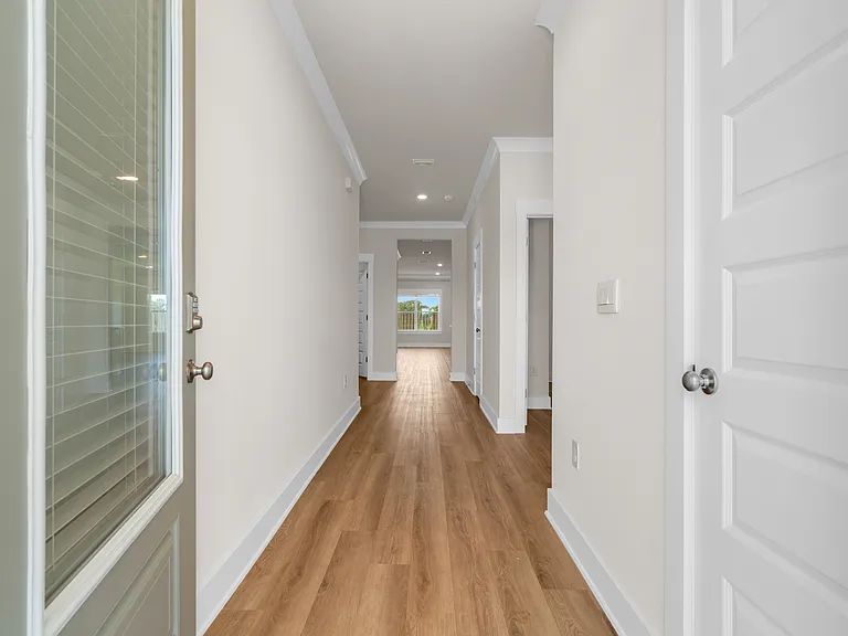 1009 Hayward Loop — Photo 4