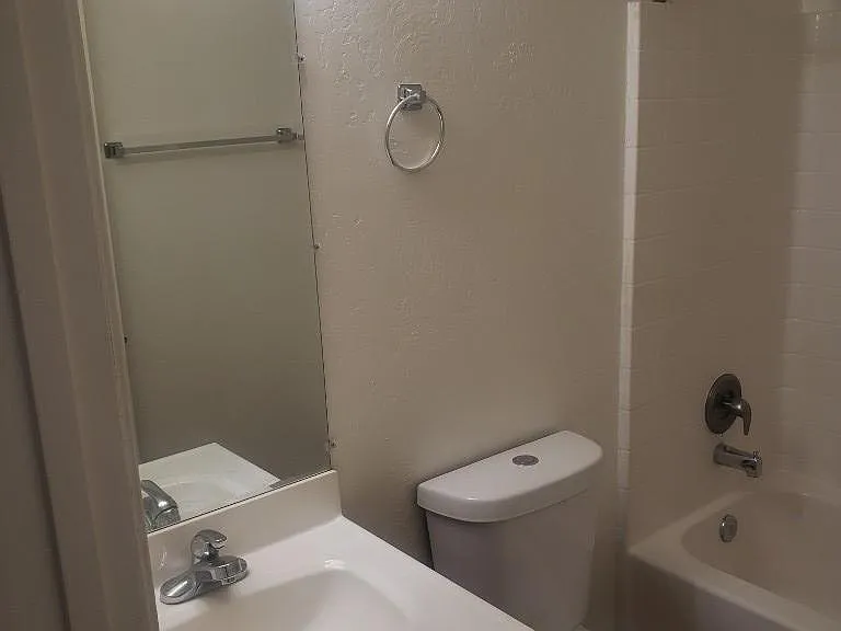 403 N Sunshine Blvd #C — Photo 4